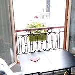 Studette Au Coeur De Paris