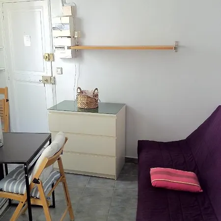 Studette Au Coeur De Apartment